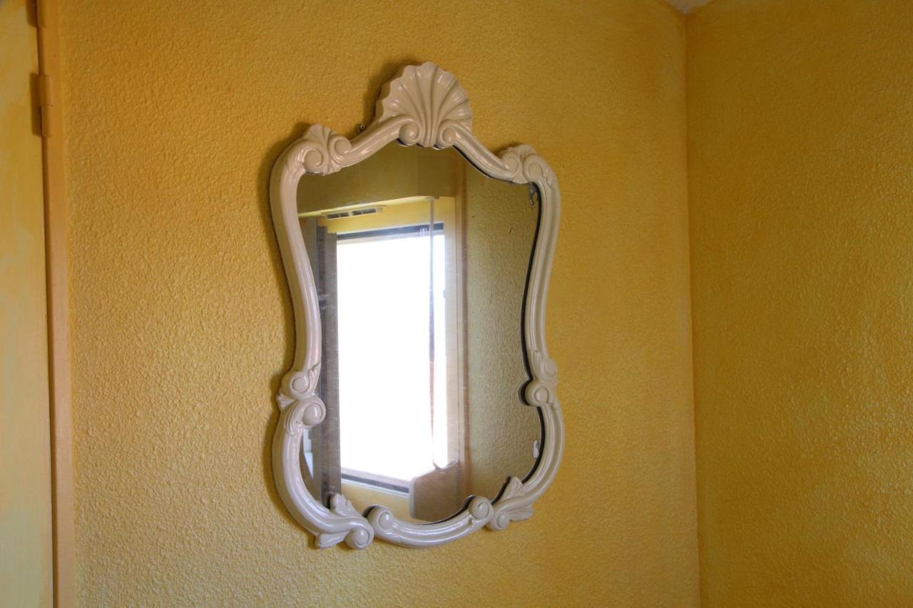 Appartamento De La Couleur Aux Marquises La Londe-les-Maures Esterno foto